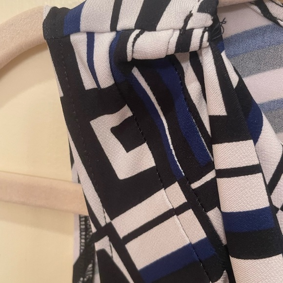 Calvin Klein Black and White with A Splash of Blue GeometricTank Top Sz M - Picture 5 of 11